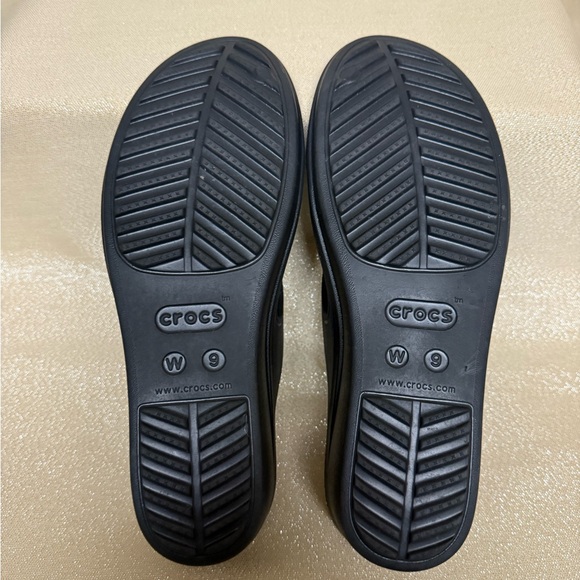 Crocs Women's Black and silver dressy Wedge Sandals size 9 New woman's - Picture 4 of 4